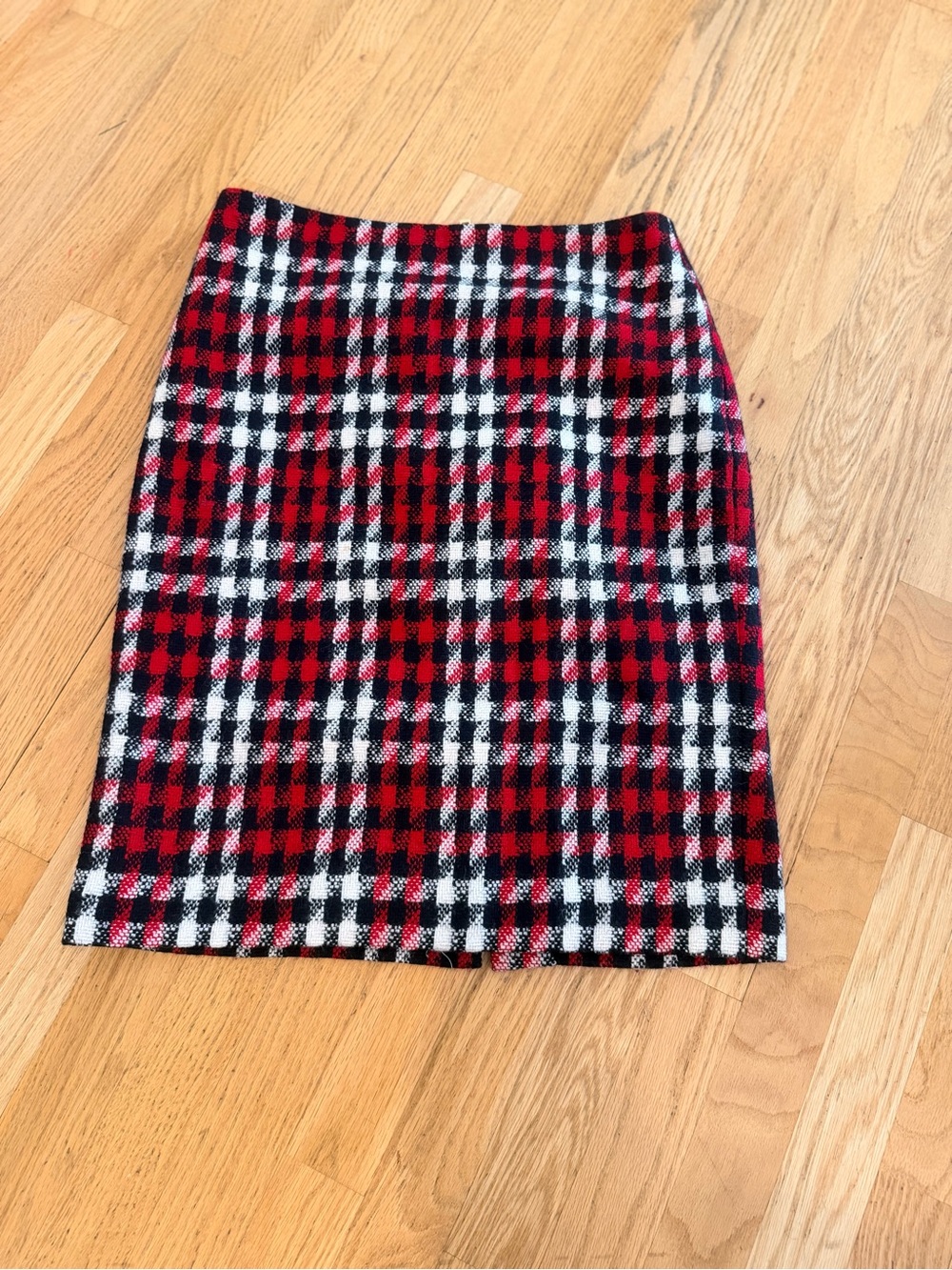 Ladies Size 4 "Talbots" Red, Black & White Plaid Pencil Skirt GUC